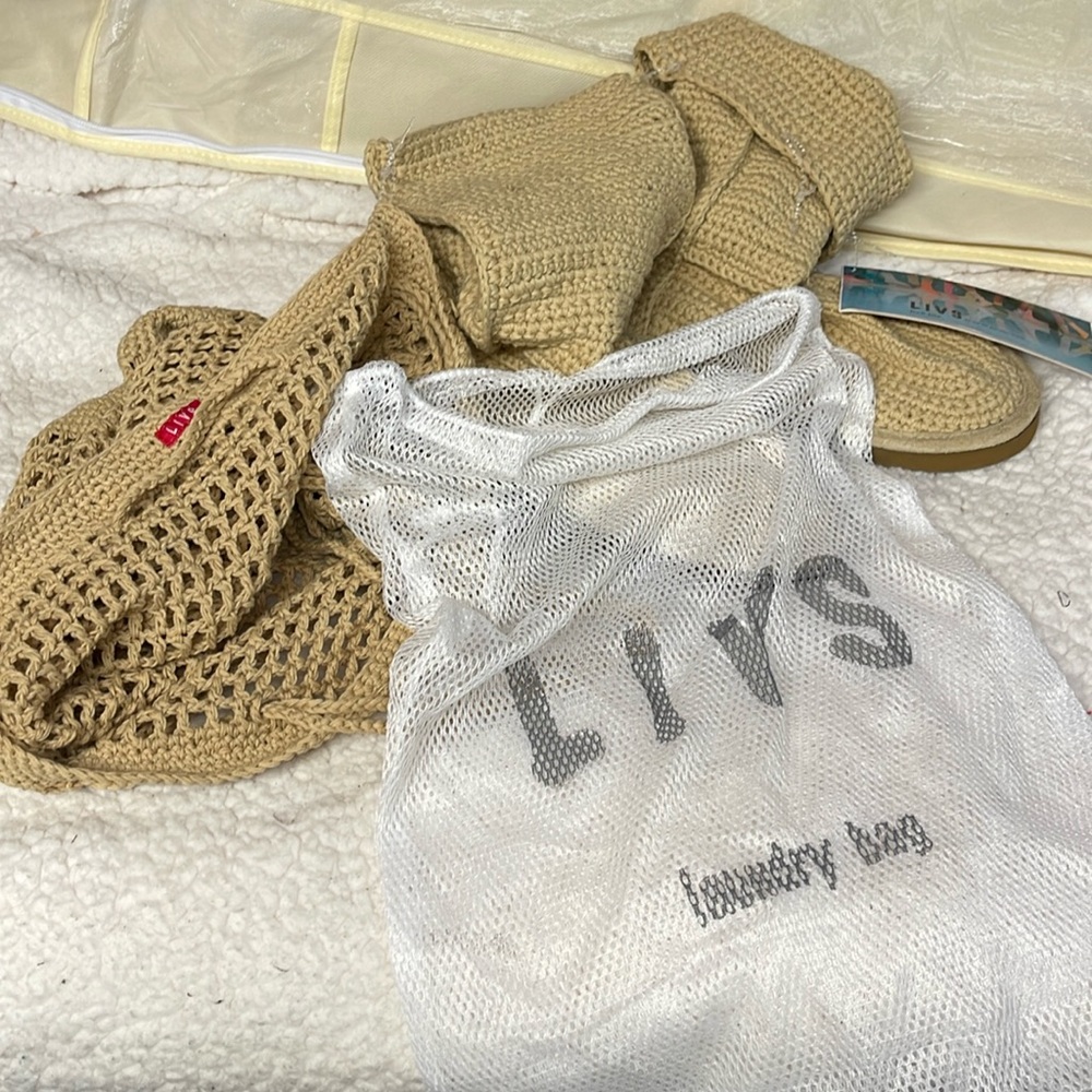 LIVS Classic Crochet Beige Boots -NEW- attached laundry bag and drawstring sz 10